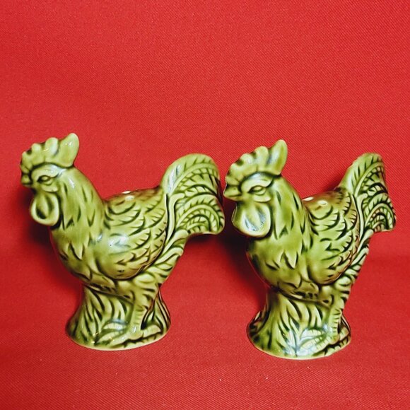 Vintage Green Rooster Salt and Pepper Shakers - Picture 8 of 11